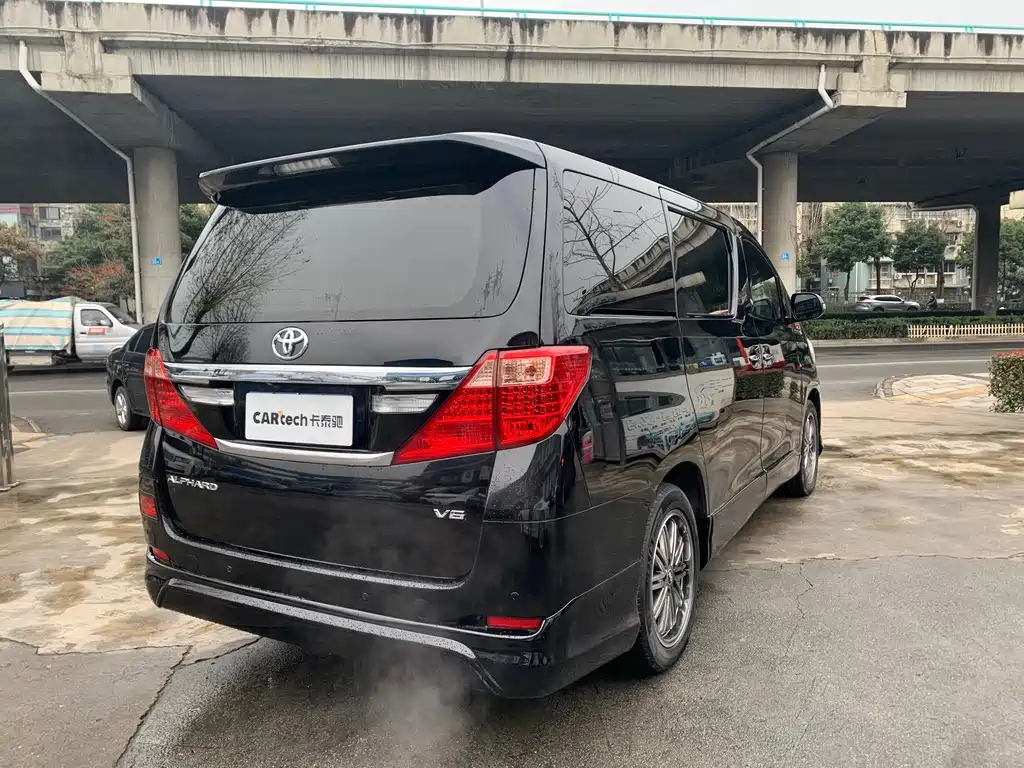 TOYOTA ALPHARD 2012