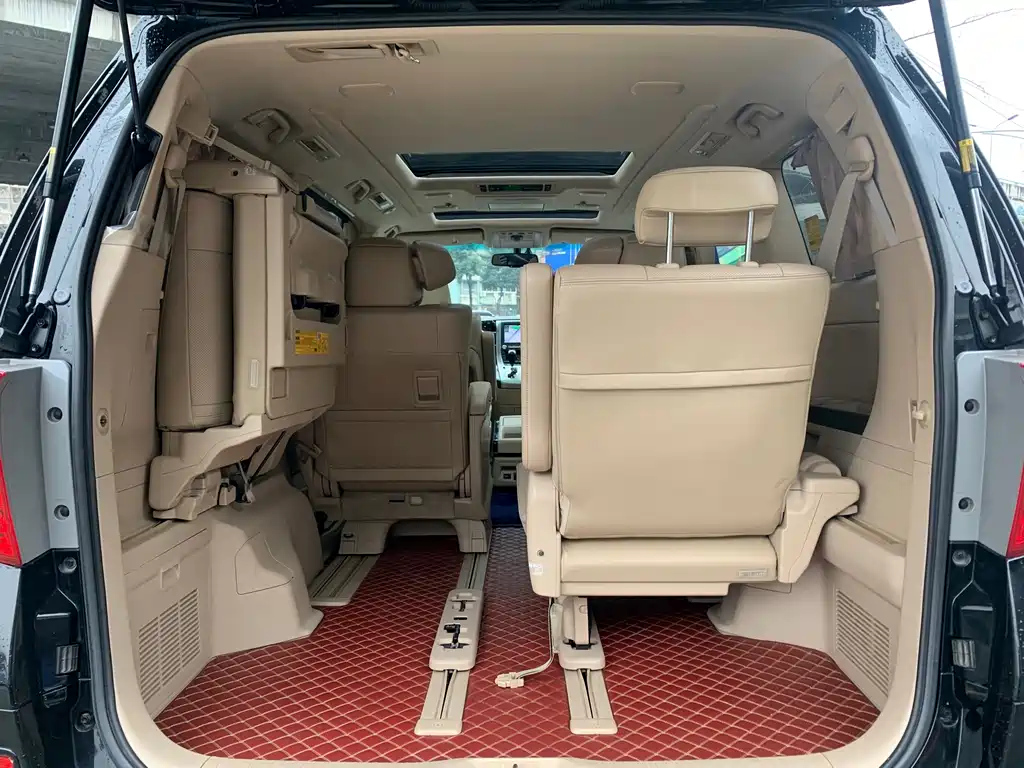 TOYOTA ALPHARD 2012