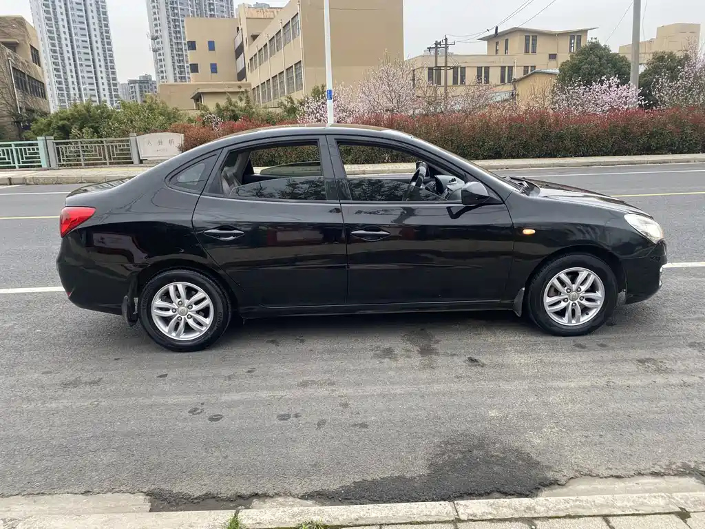 HYUNDAI CELESTA 2011