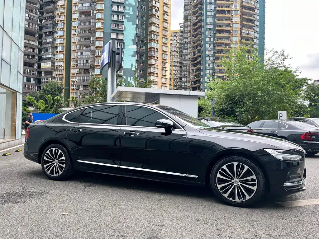 VOLVO S90 2022