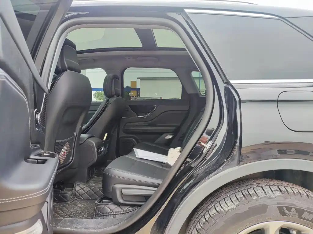 LINCOLN ADVENTURER 2020