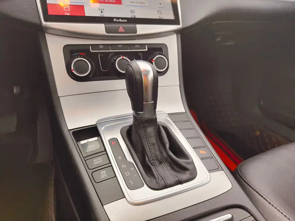VOLKSWAGEN MAGOTAN 2015