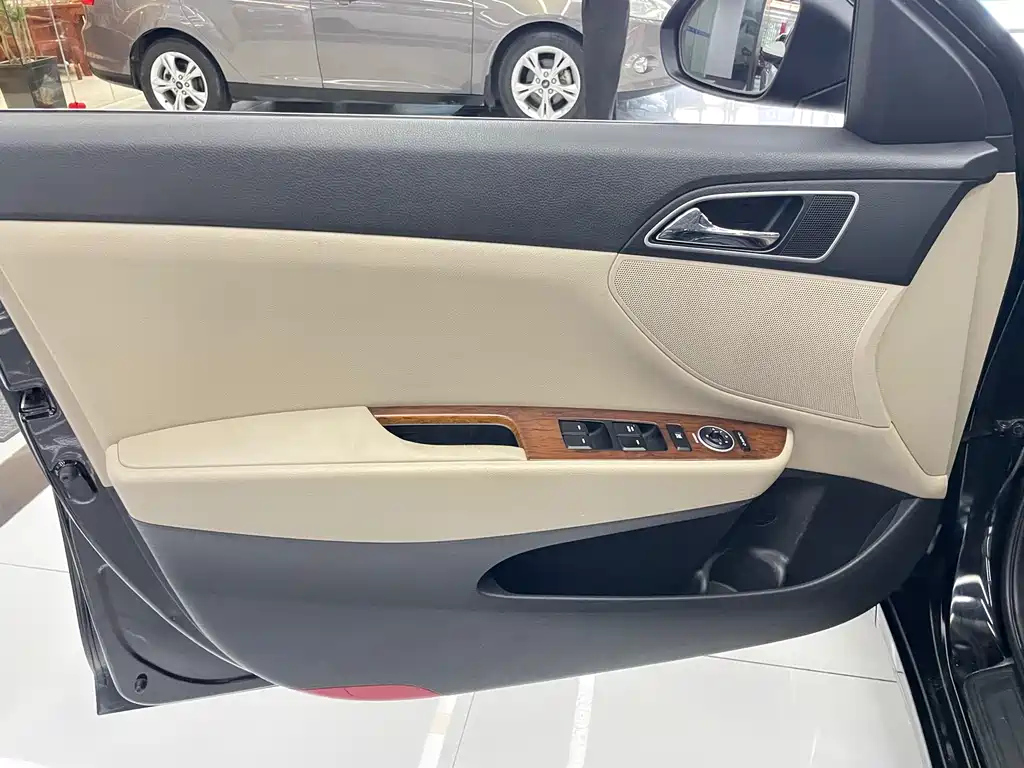 HYUNDAI MISTRA 2014