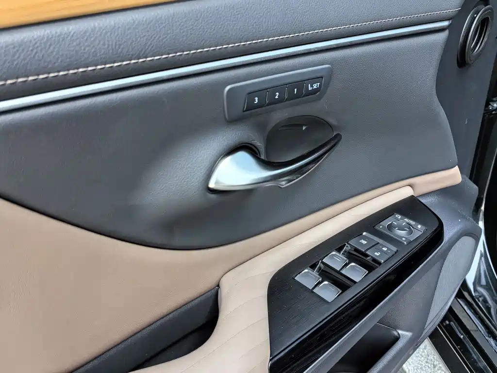 LEXUS ES 2022