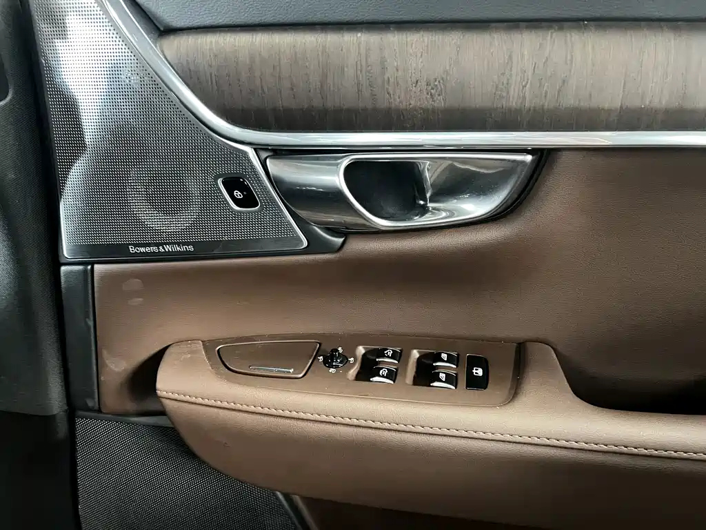 VOLVO S90 2022