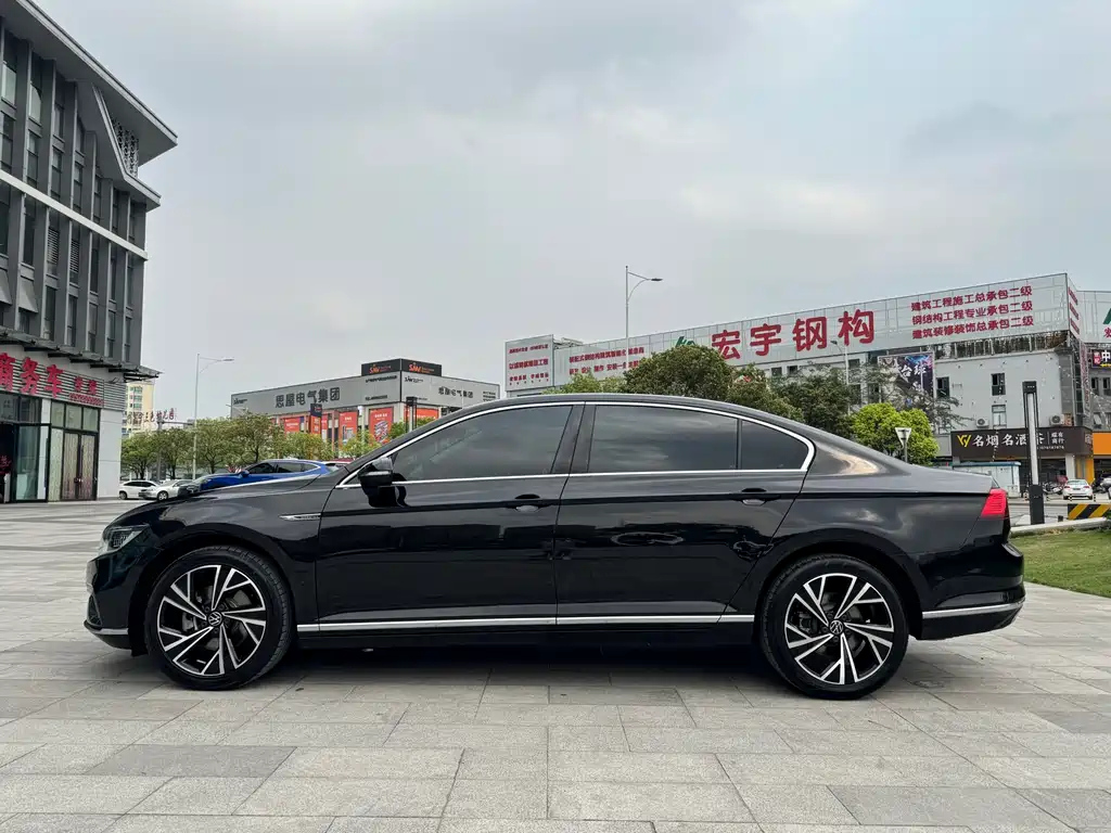 VOLKSWAGEN MAGOTAN 2022