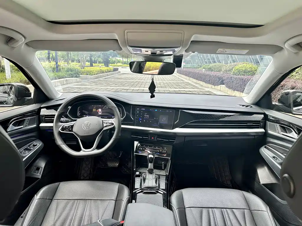 VOLKSWAGEN PASSAT 2023