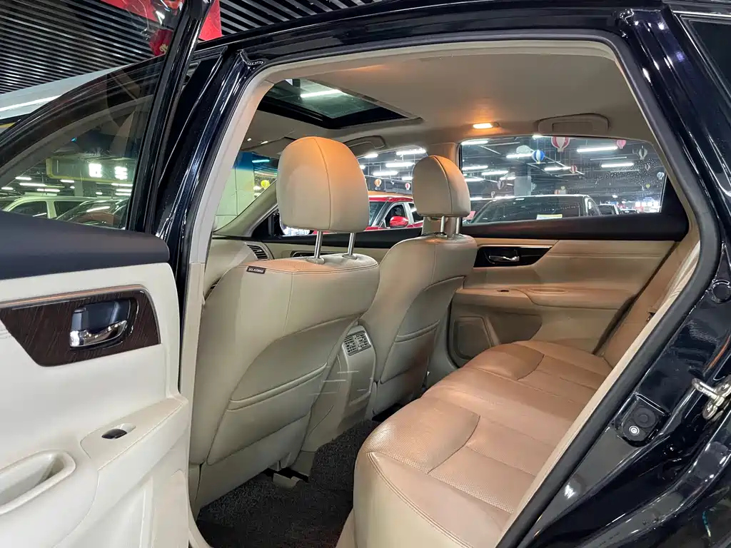 NISSAN TEANA 2015