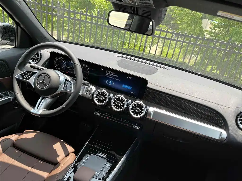 MERCEDES BENZ GLB 2024