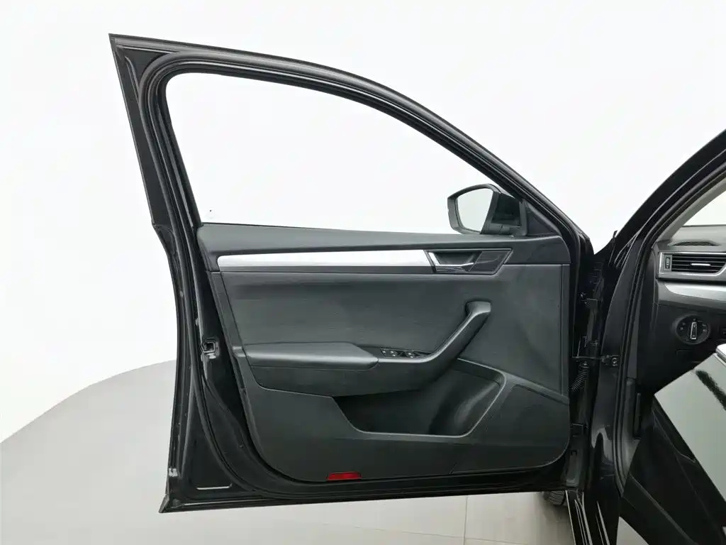 SKODA SUPERB 2019