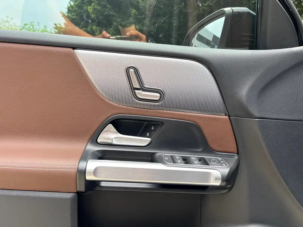 MERCEDES BENZ GLB 2023