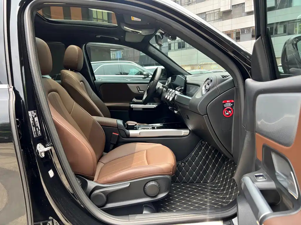 MERCEDES BENZ GLB 2023