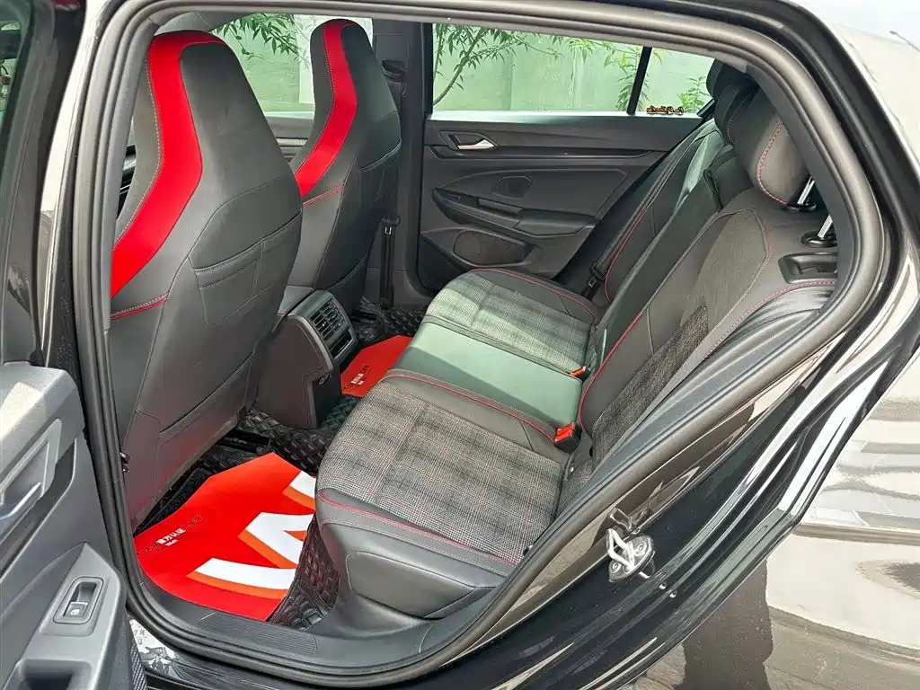 VOLKSWAGEN GOLF 2022