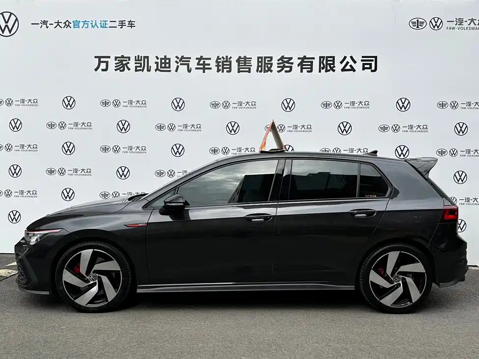 VOLKSWAGEN GOLF 2022
