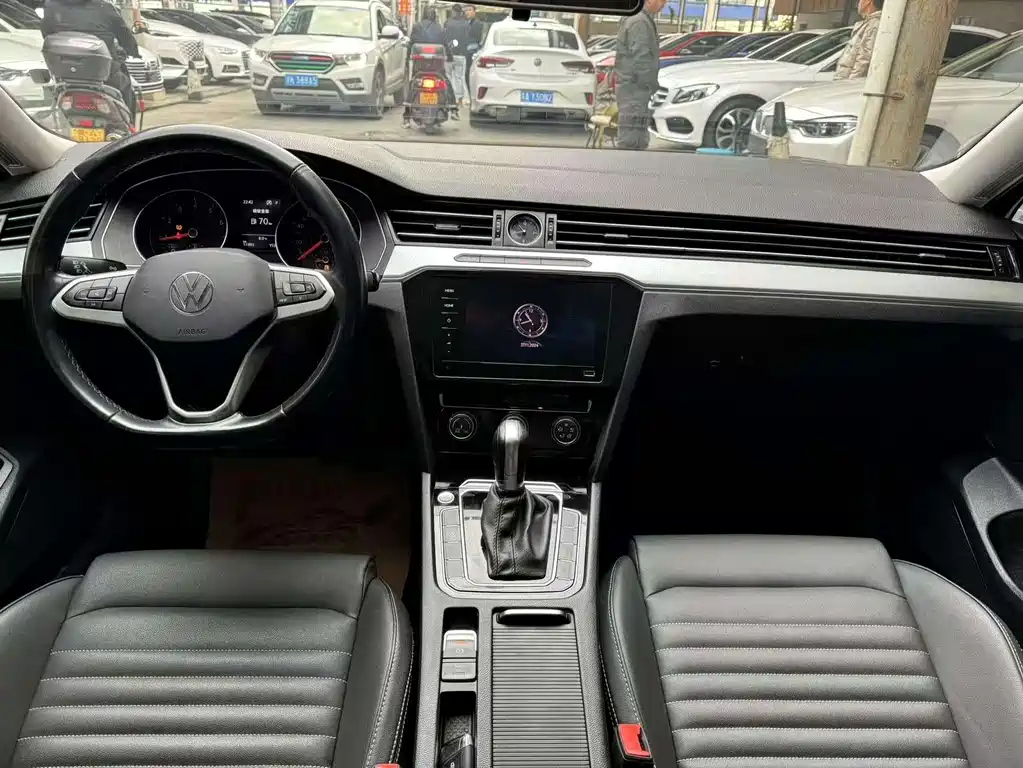 VOLKSWAGEN MAGOTAN 2020