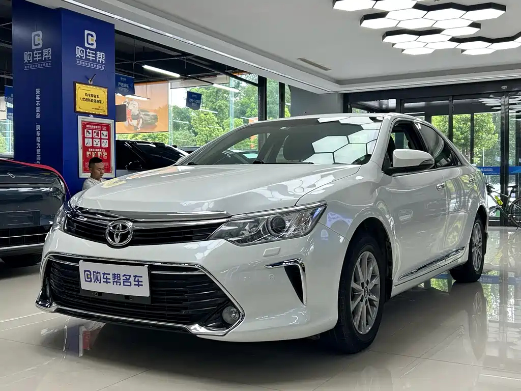 TOYOTA CAMRY 2016