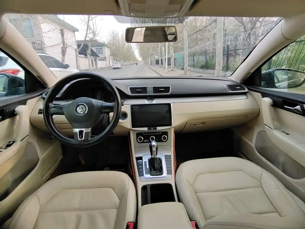 VOLKSWAGEN MAGOTAN 2012