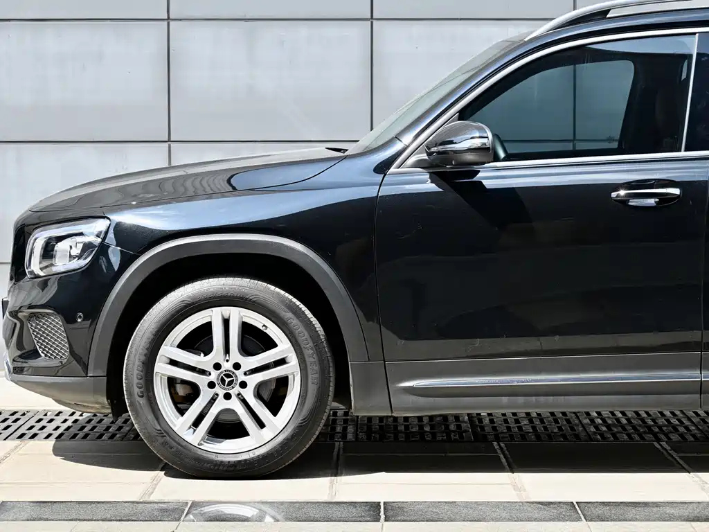 MERCEDES BENZ GLB 2021