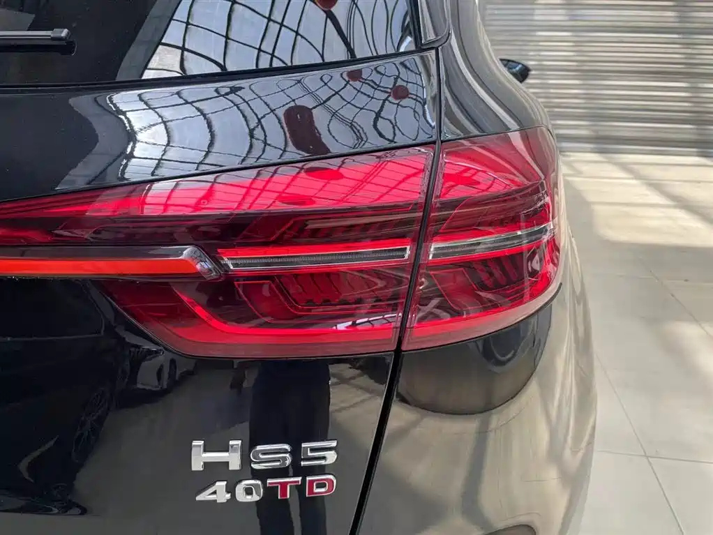 HONGQI HS5 2022