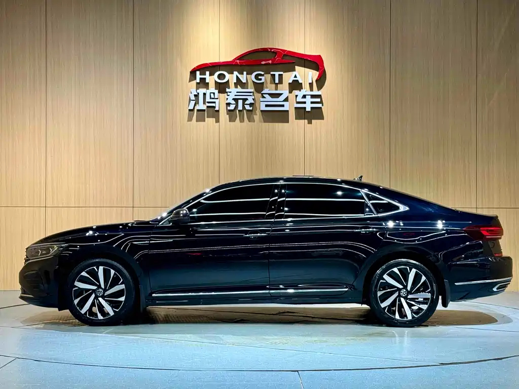 VOLKSWAGEN PASSAT 2023