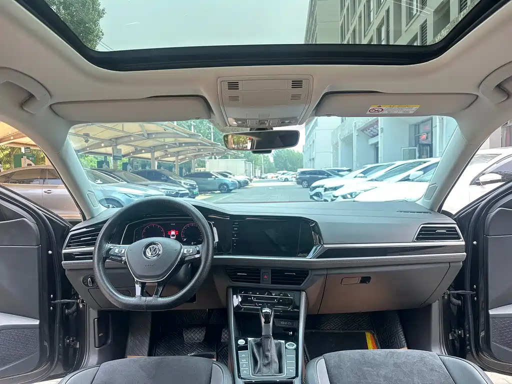 VOLKSWAGEN SAGITAR 2021