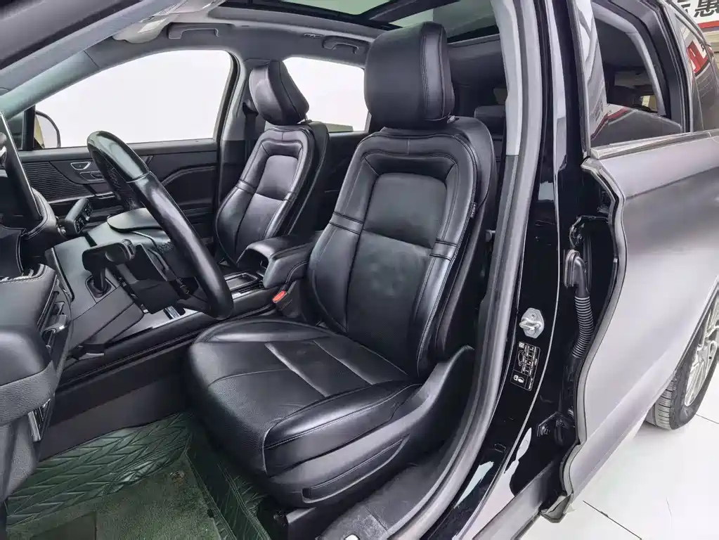 LINCOLN ADVENTURER 2021