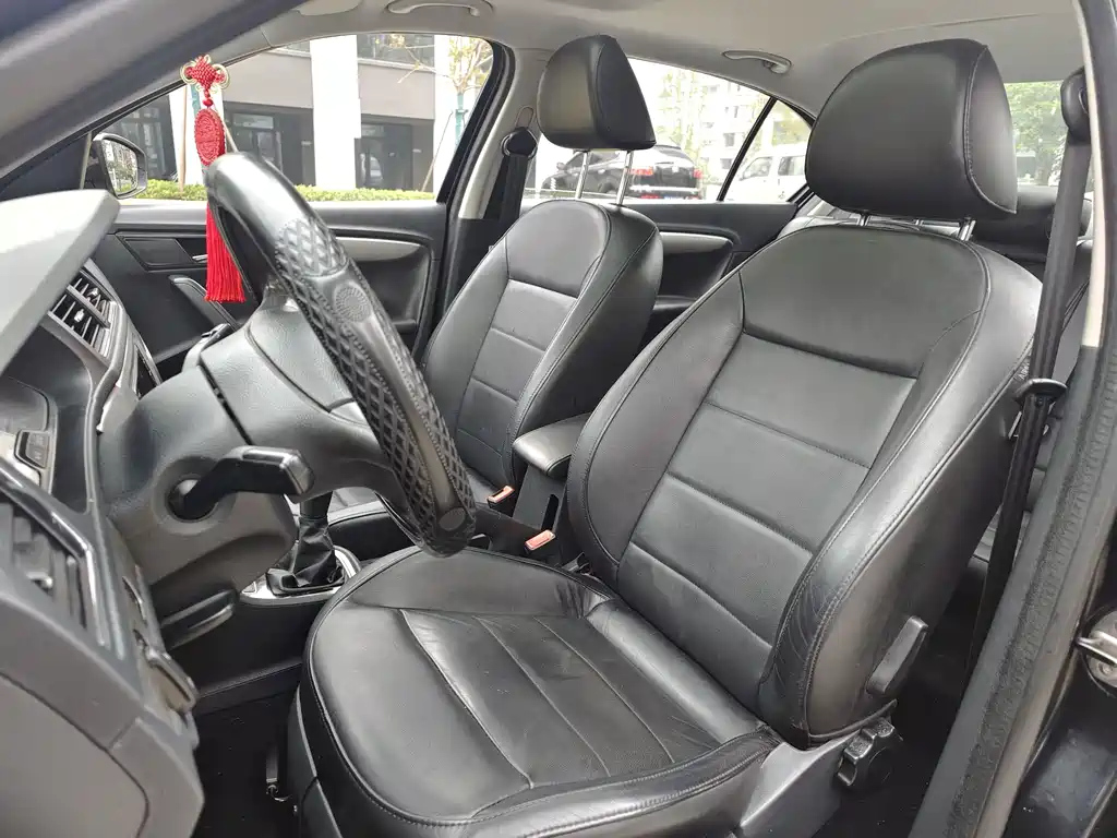 VOLKSWAGEN LAVIDA 2015