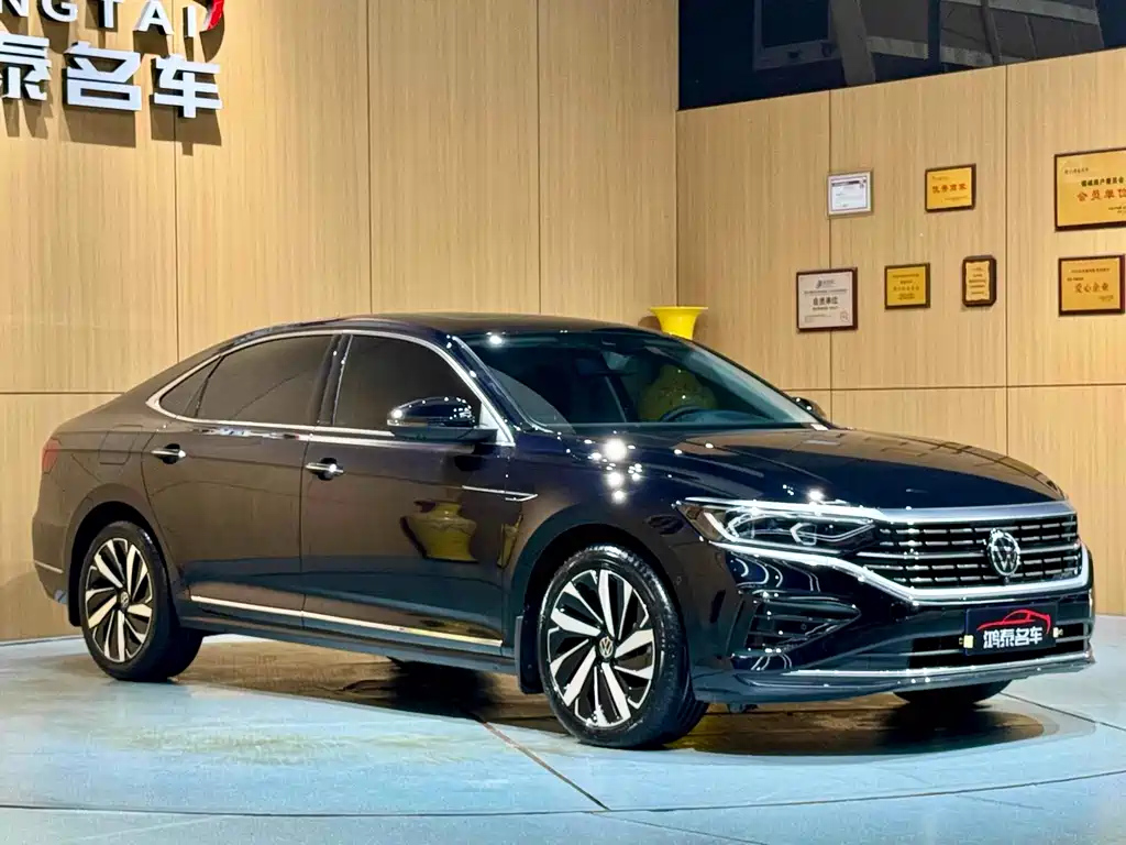 VOLKSWAGEN PASSAT 2023