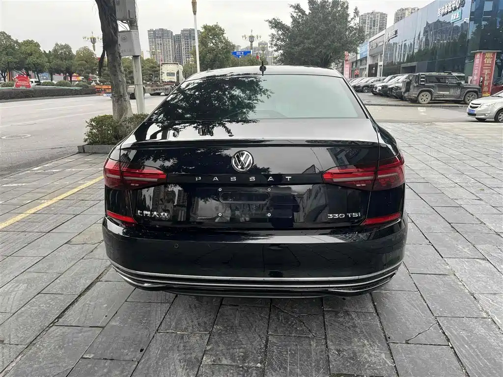 VOLKSWAGEN PASSAT 2019