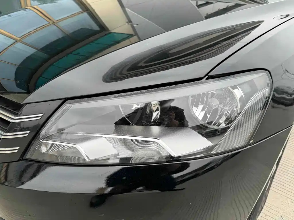 VOLKSWAGEN PASSAT 2013