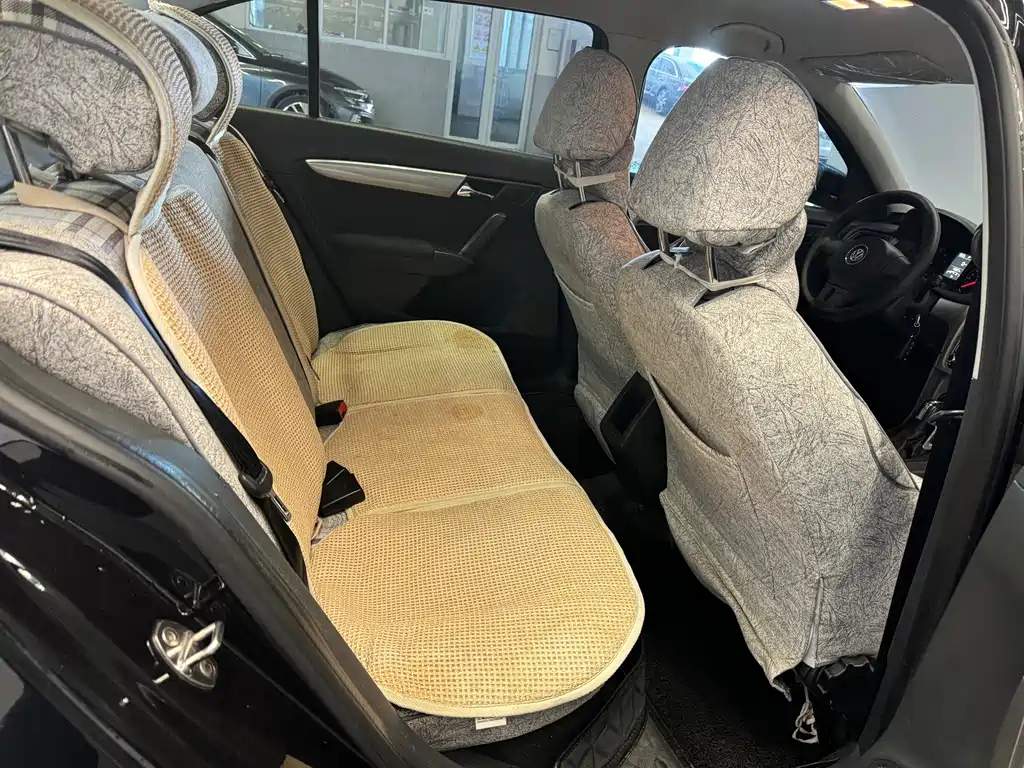 VOLKSWAGEN LAVIDA 2015