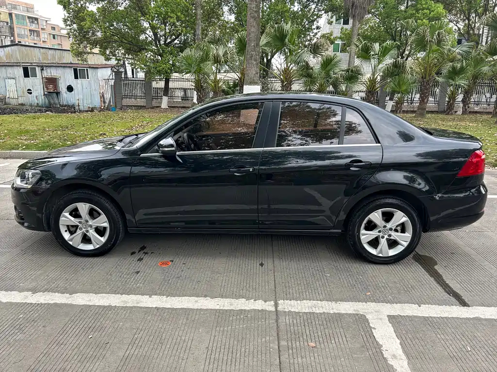 VOLKSWAGEN BORA 2014