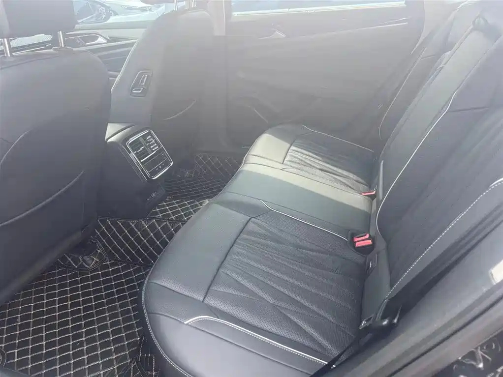 VOLKSWAGEN PASSAT 2023