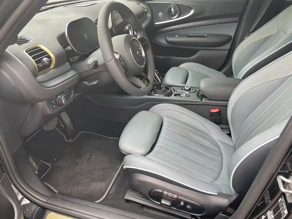 MINI CLUBMAN 2023