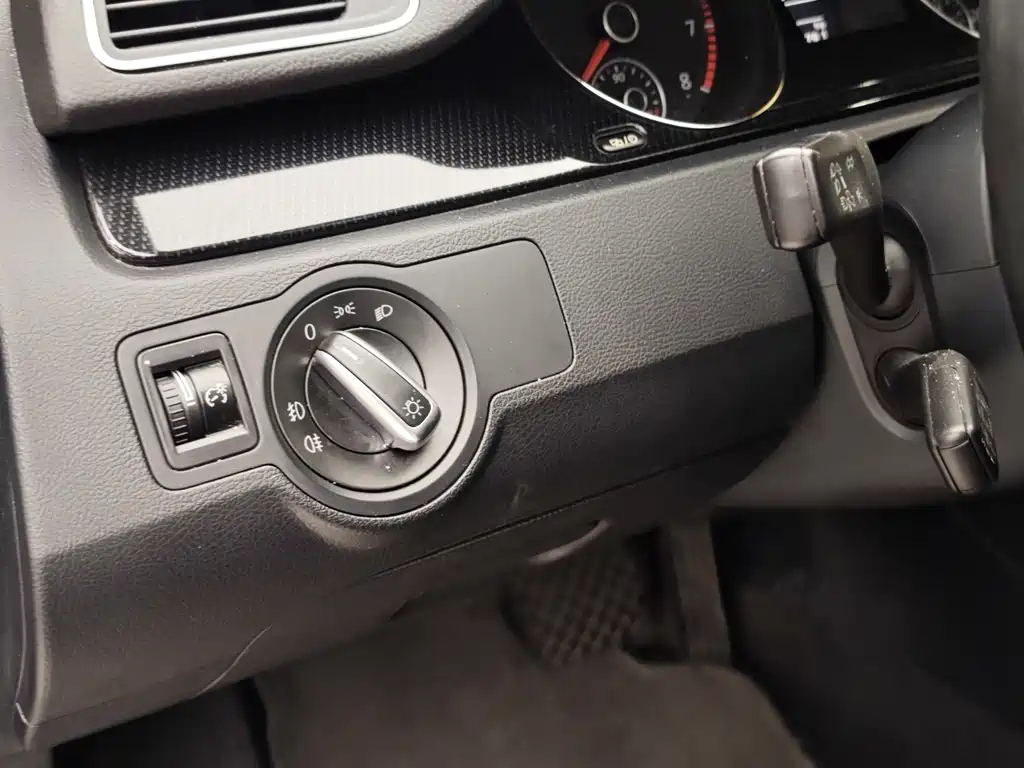 VOLKSWAGEN MAGOTAN 2013