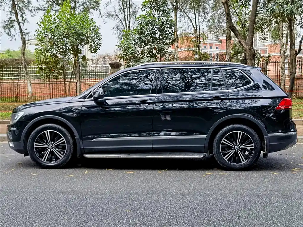 VOLKSWAGEN TIGUAN L 2021
