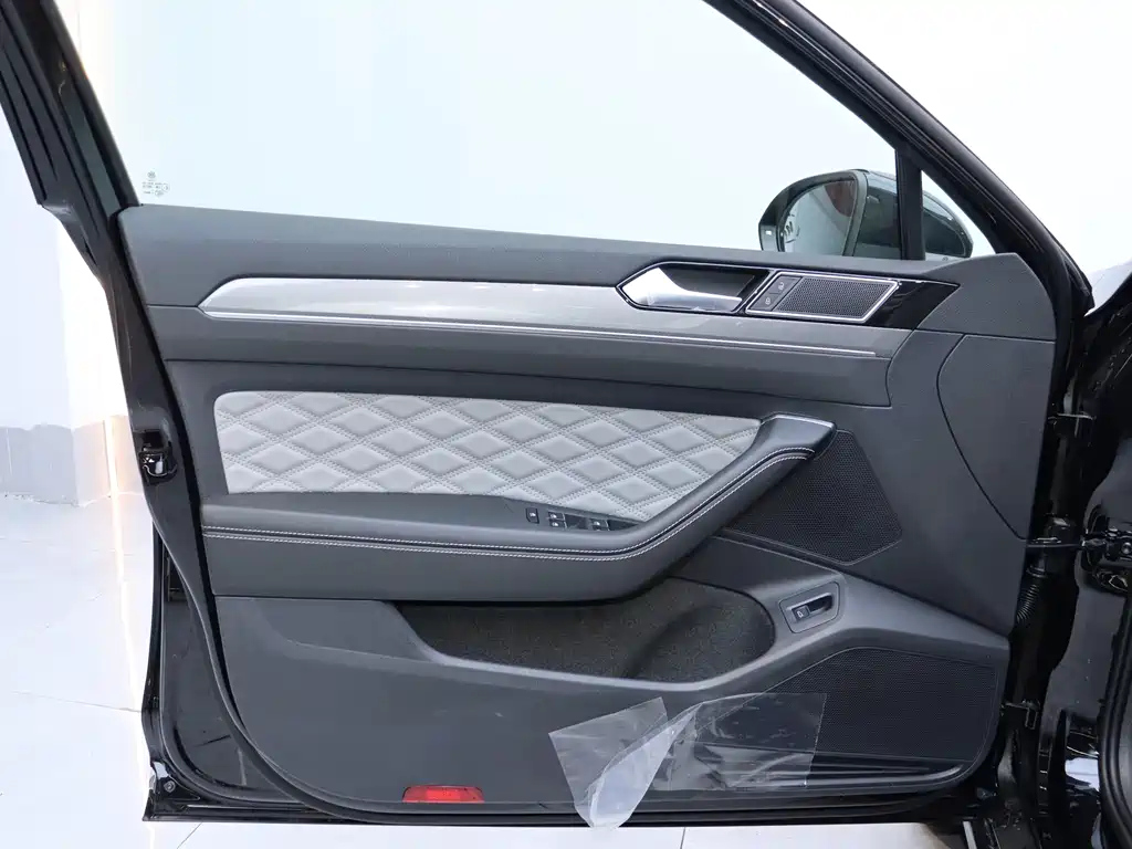 VOLKSWAGEN MAGOTAN 2024