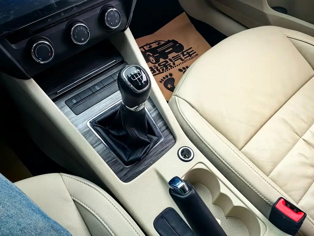 SKODA OCTAVIA 2015