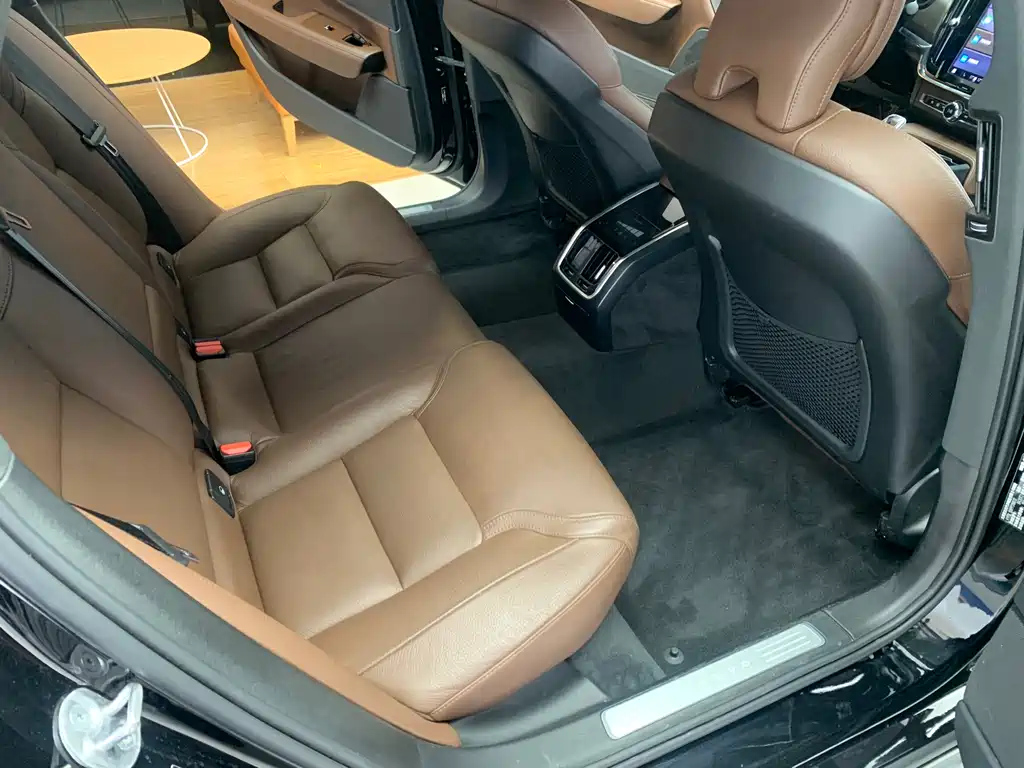 VOLVO S90 2023