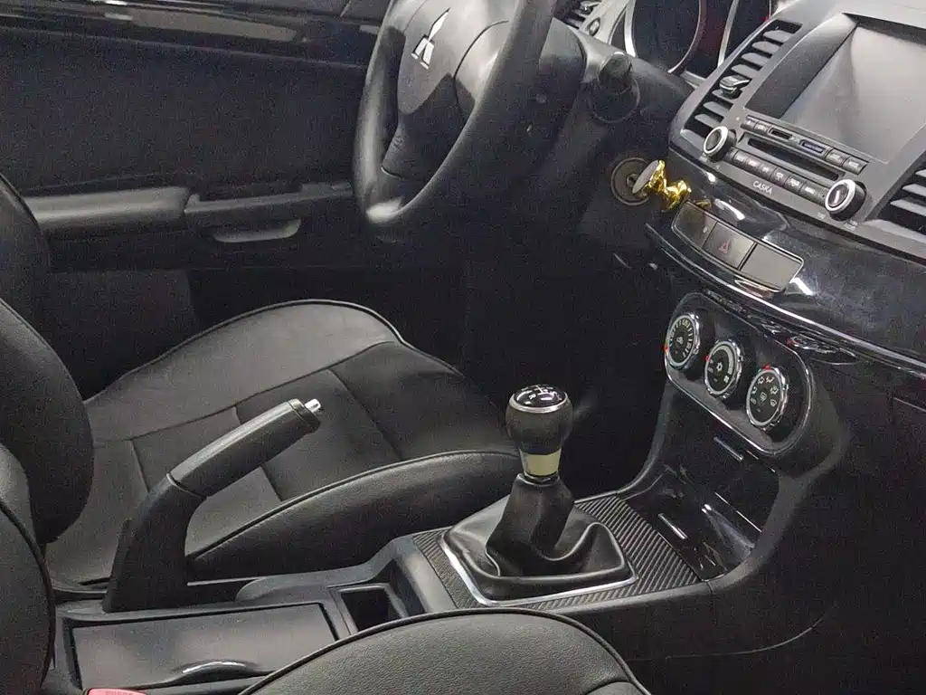 MITSUBISHI LANCER EX 2013