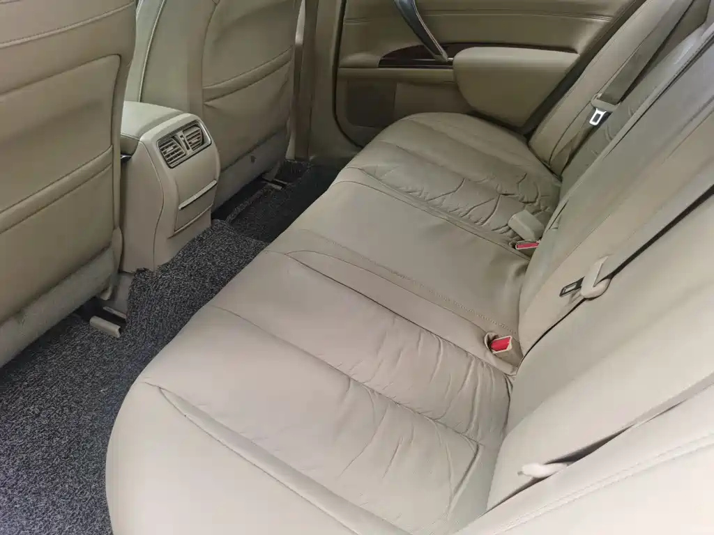 NISSAN TEANA 2010