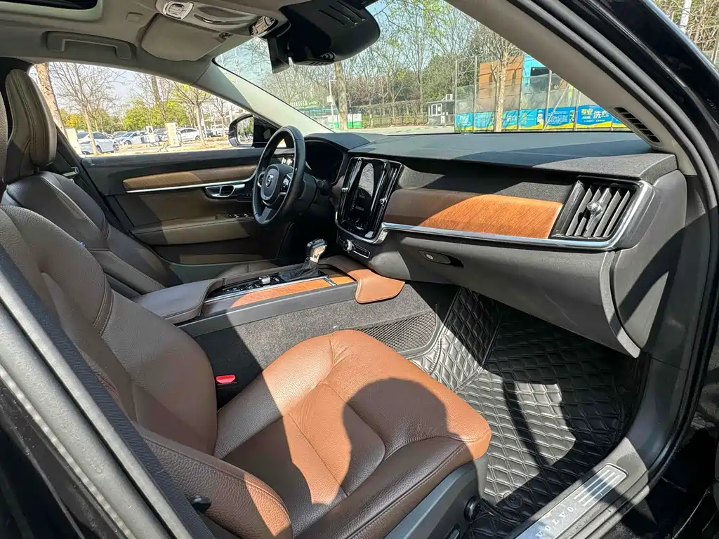 VOLVO S90 2020