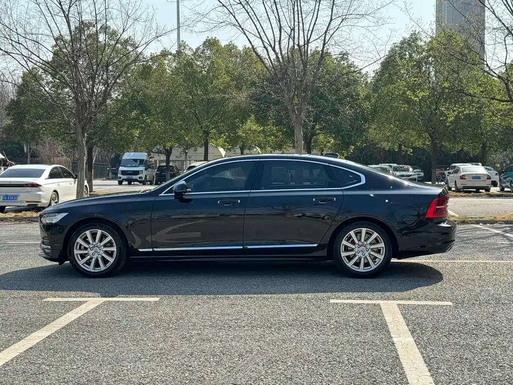 VOLVO S90 2020