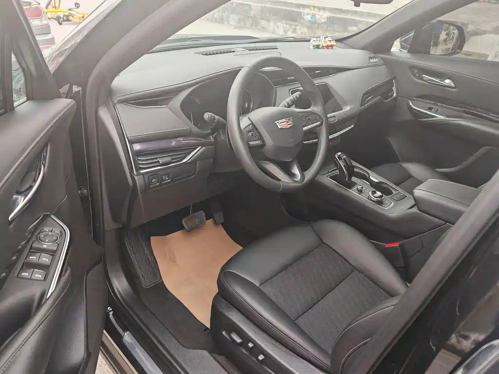 CADILLAC XT4 2021