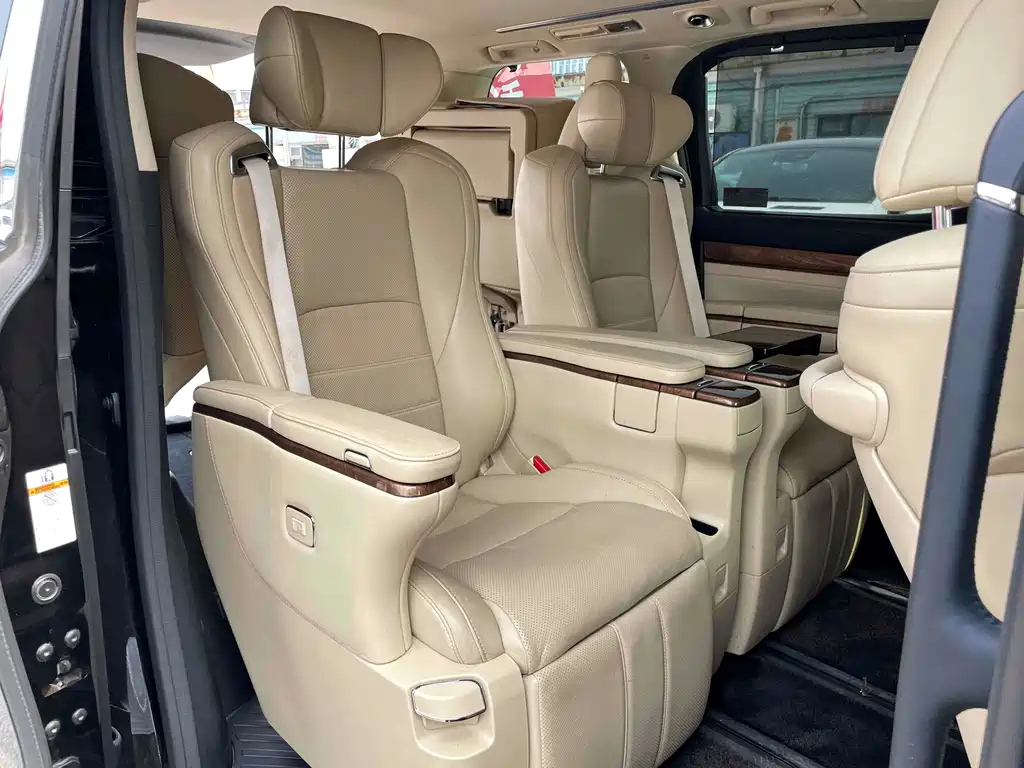 TOYOTA ALPHARD 2017
