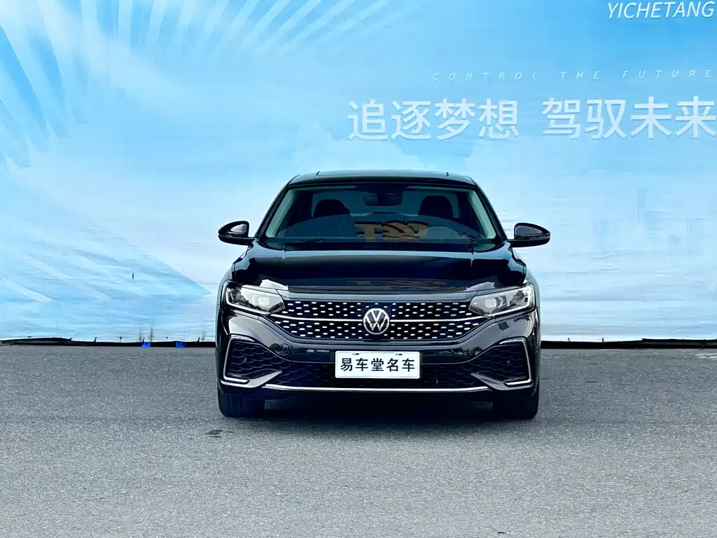 VOLKSWAGEN PASSAT 2023