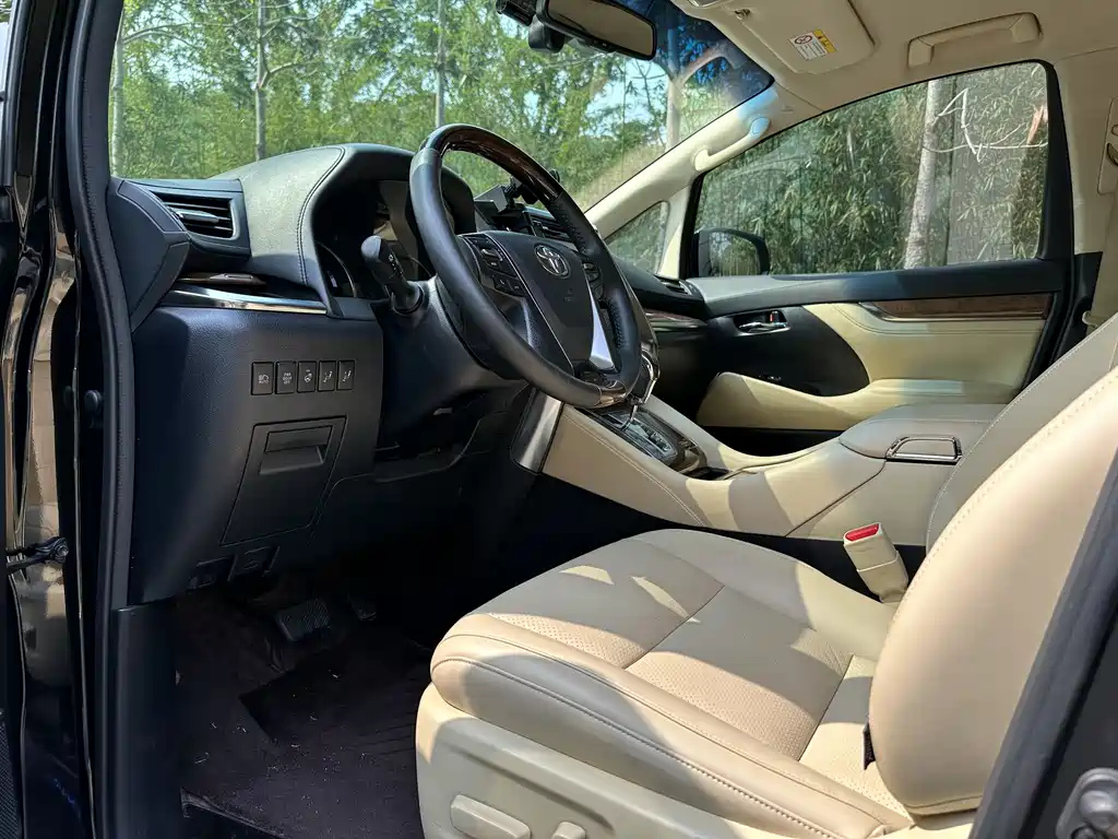 TOYOTA ALPHARD 2016