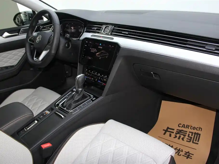 VOLKSWAGEN MAGOTAN 2023