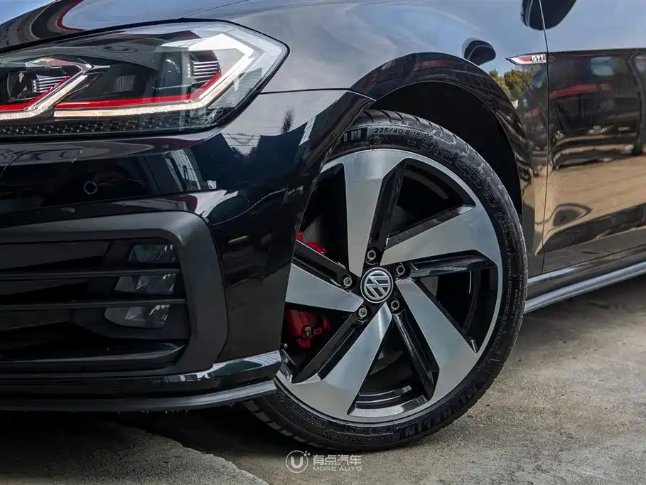 VOLKSWAGEN GOLF 2019