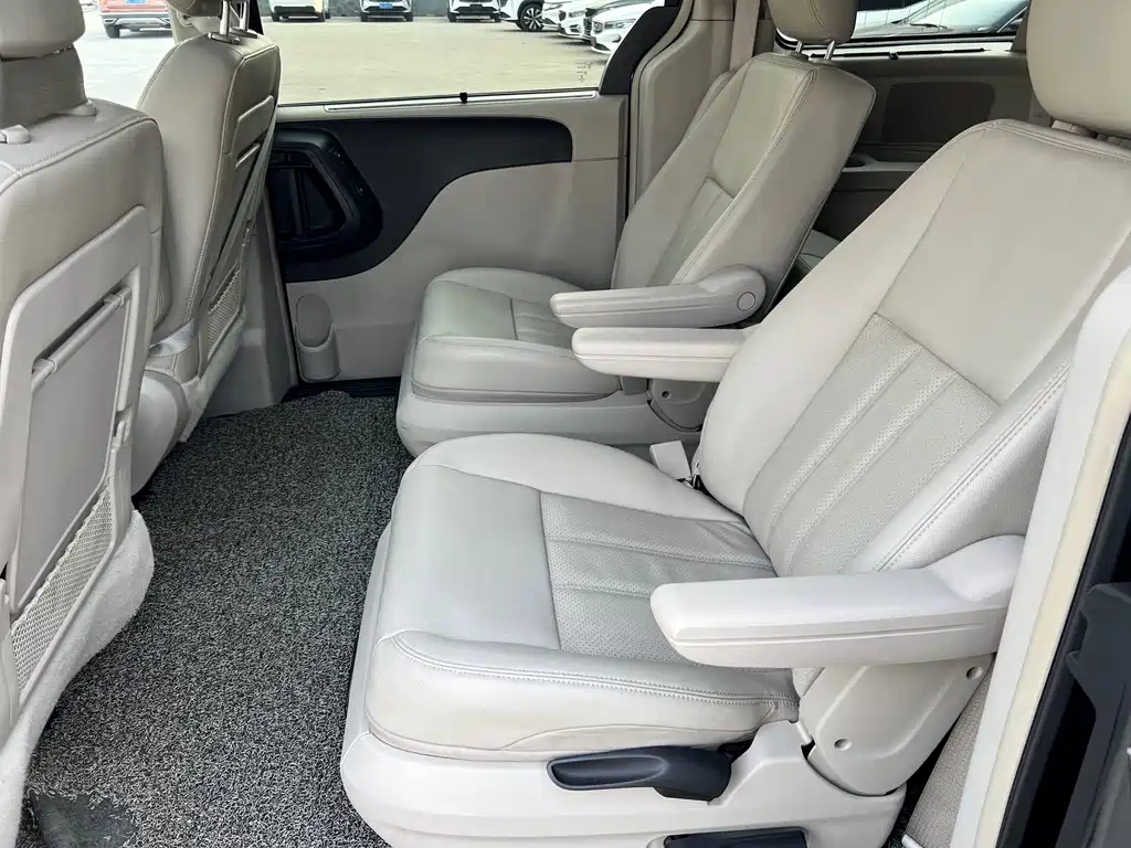 CHRYSLER OTHER 2016